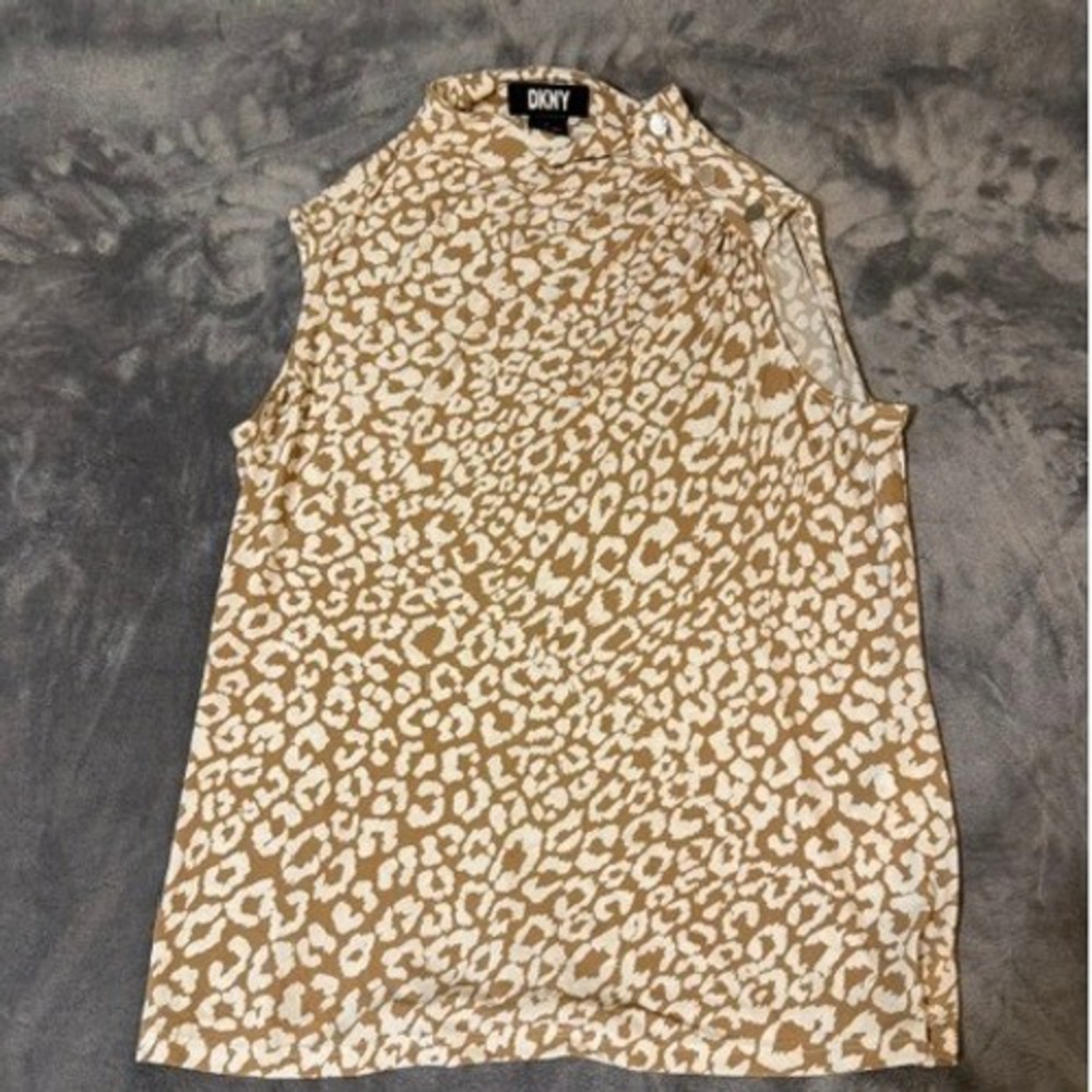 DKNY Sleeveless Top Womens L Tan Animal Print Mock Neck Button Shoulder Shell